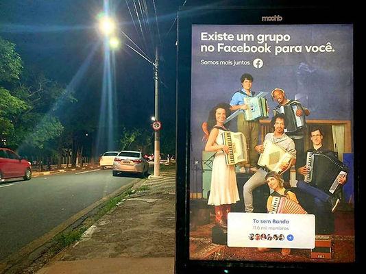 Touch Screen Advertising Player Outdoor Stand Alone Signage for Bus Shelter